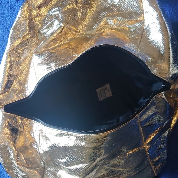 Victorias Secret Gold Packable Zippered Travel Bag NWT - Picture 11 of 13
